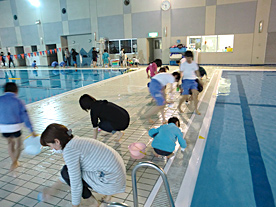 カエル・トビウオクラブ奉仕活動風景